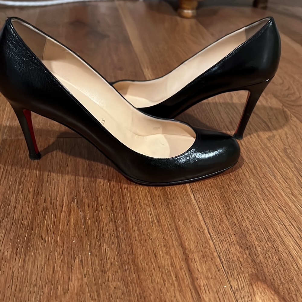SOLD Christian Louboutin Simple Pump 85